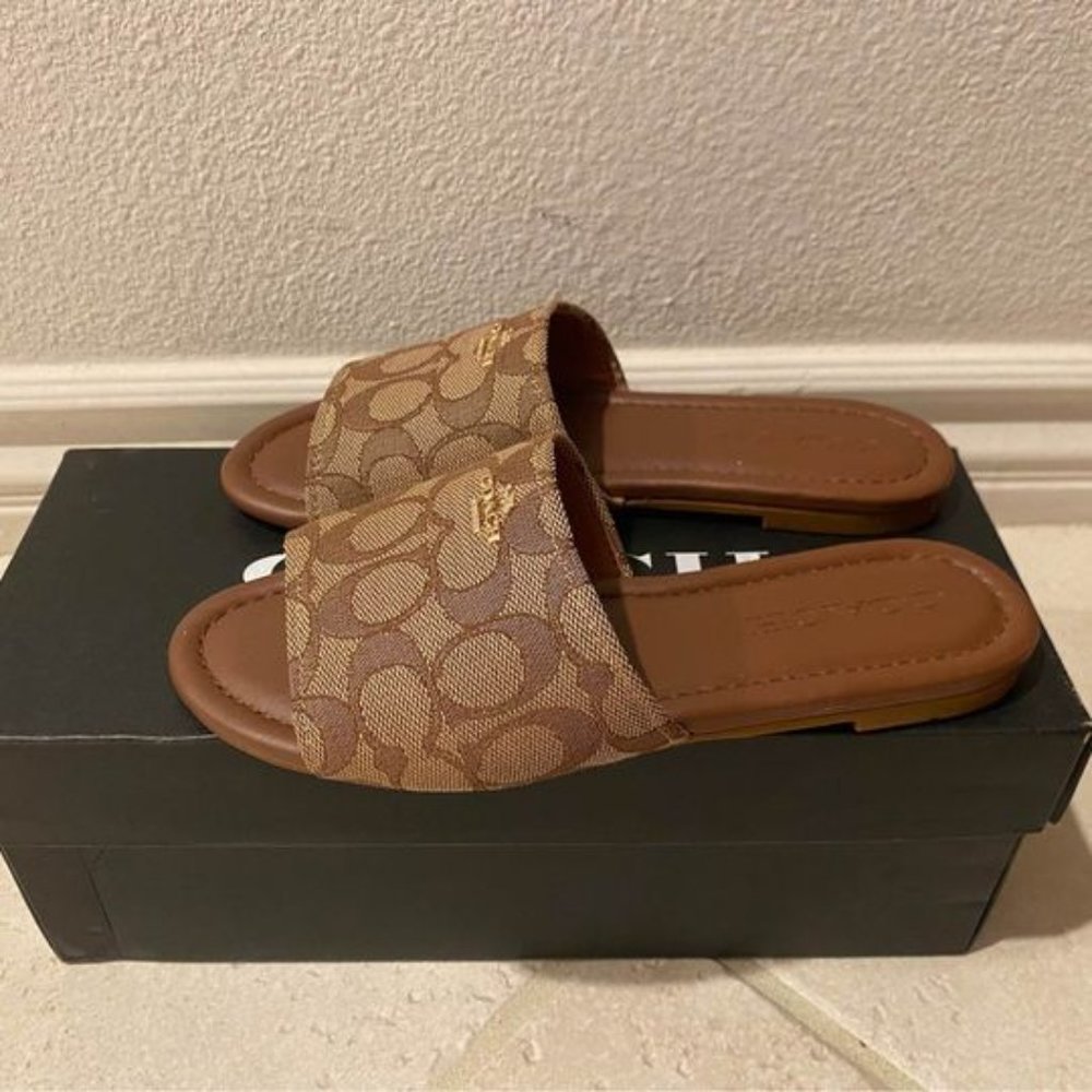 Coach Emilie Sig Jacq Sandals size 5.5 brand new in box